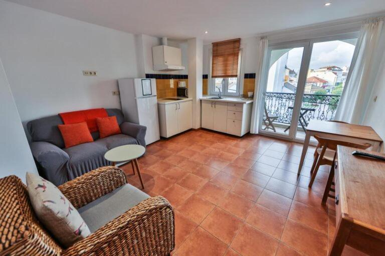 Apartamentos Arnela 卡马里纳斯 外观 照片